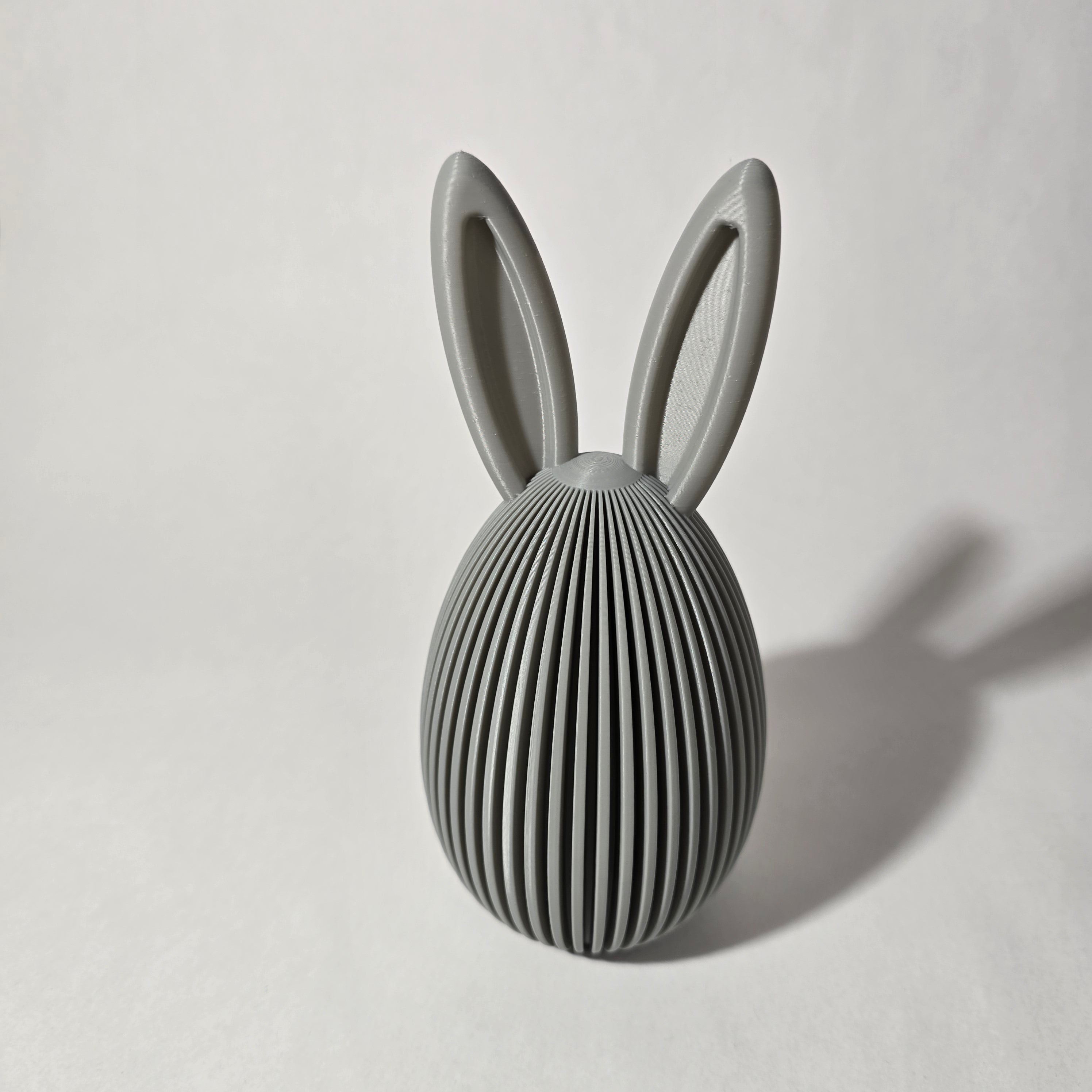 Kraslice se zaječíma ušima šedá