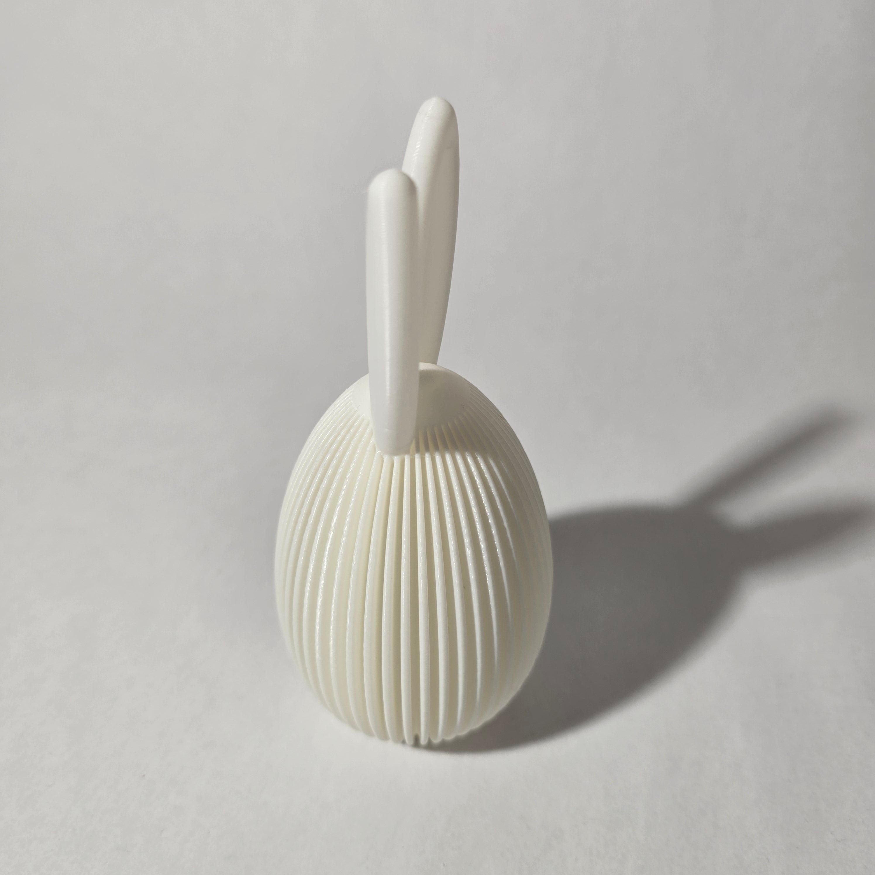 Kraslice se zaječíma ušima bílá