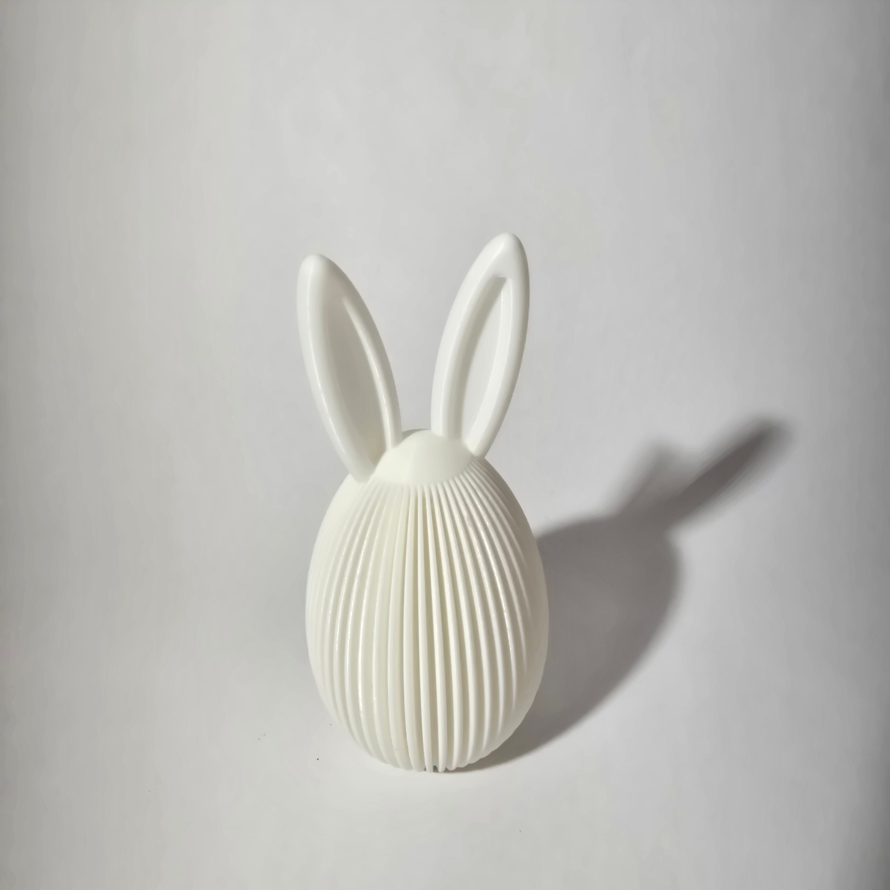 Kraslice se zaječíma ušima bílá